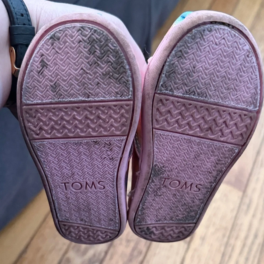 TOMS Kids Pastel Rainbow Velcro Slip Ons - Picture 3 of 4